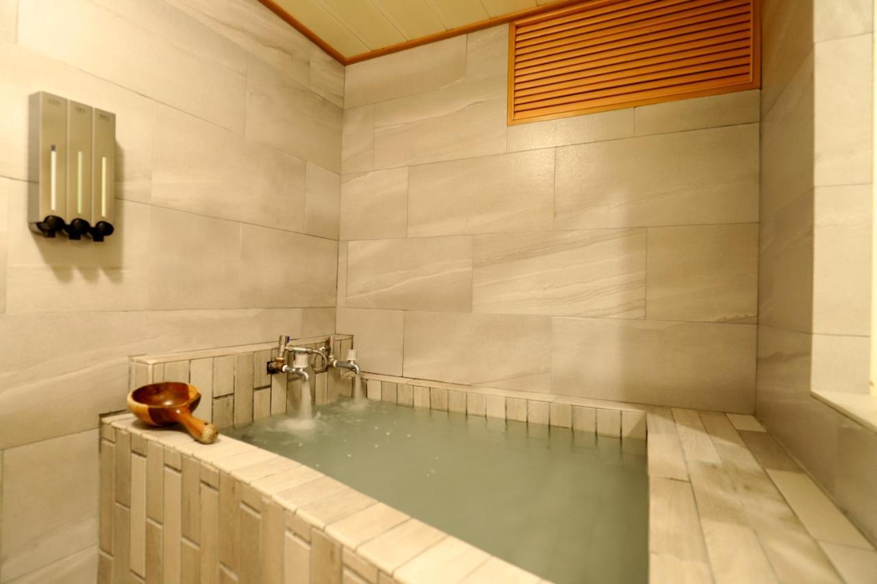 nhà trọ Phoenix Pavilion Hot Spring 3*