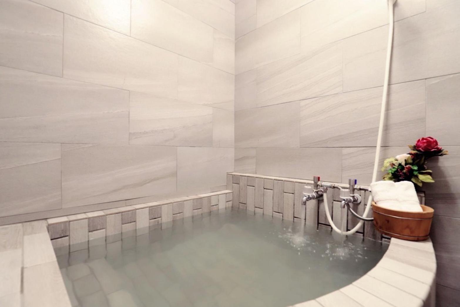 nhà trọ Phoenix Pavilion Hot Spring 3*