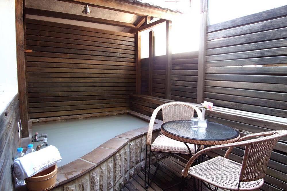 nhà trọ Phoenix Pavilion Hot Spring